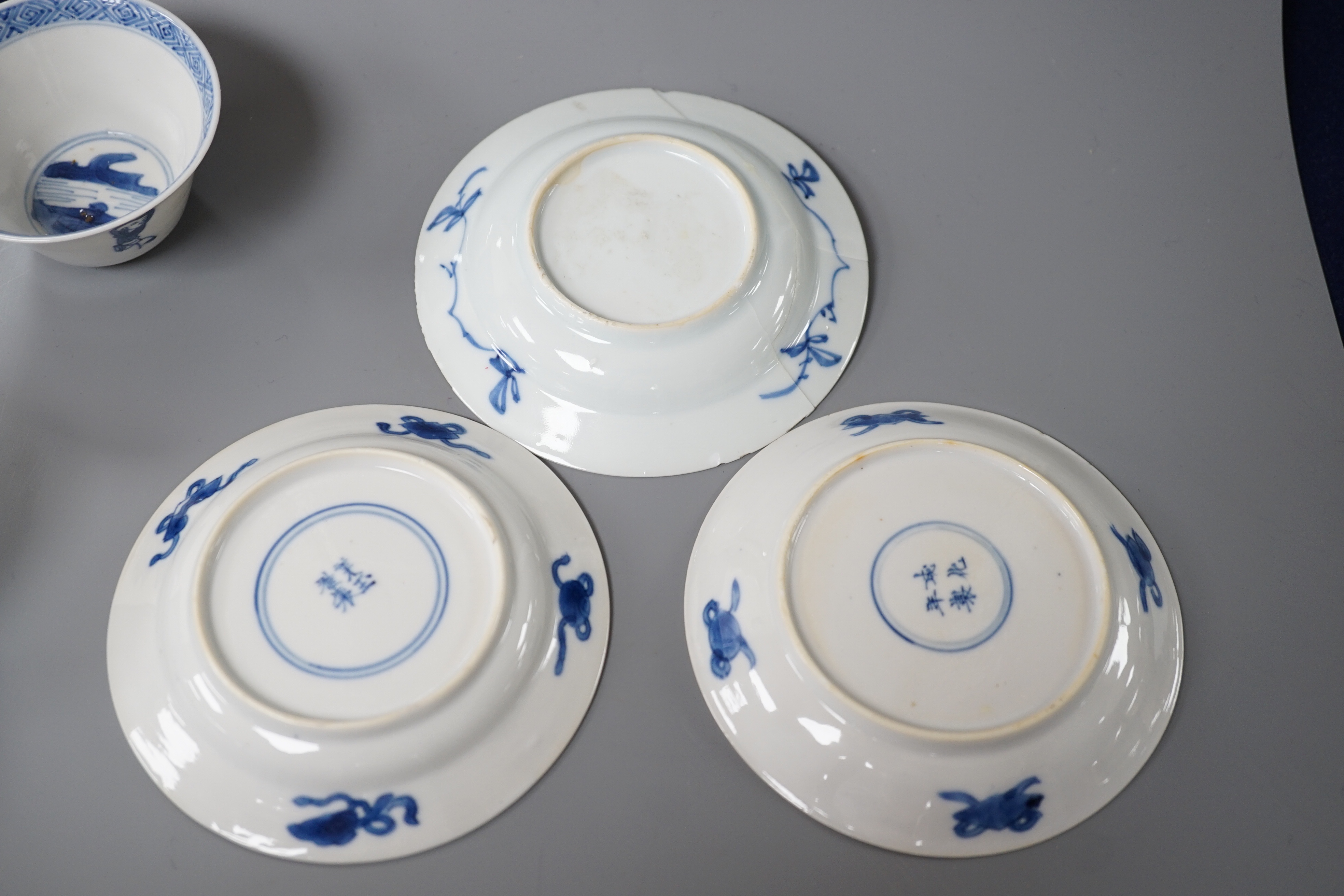 3 Chinese Kangxi blue and white tea bowls and saucers, 10cm diameter